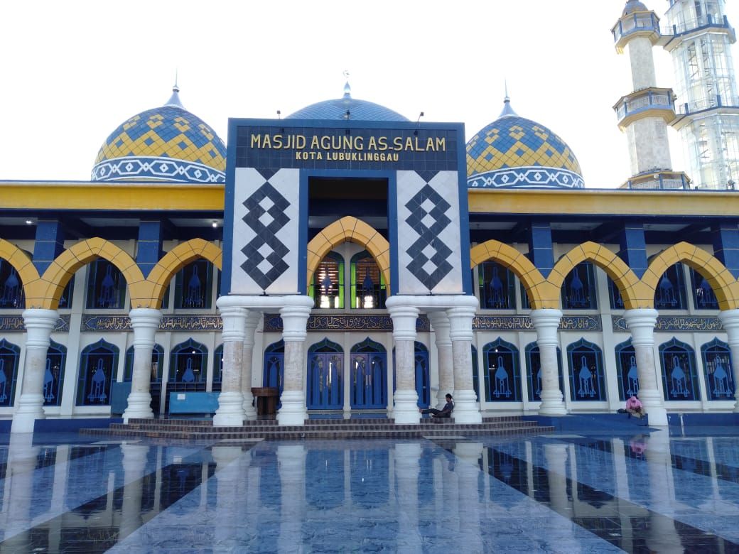 Masjid Raya AS SALAM: Tempat Beribadah yang Menyatukan Jiwa Cilacap